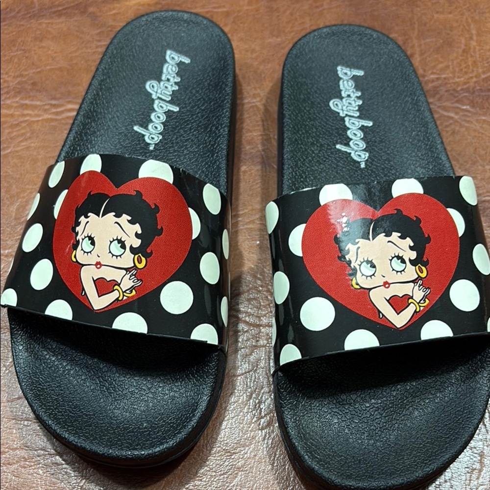 Betty Boop Size 8 Slip on Sandals NWOT